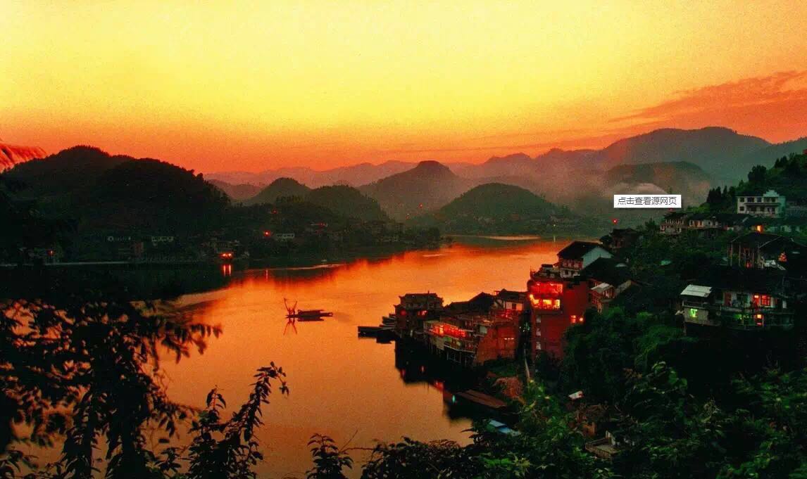 一座掛在瀑布上的古鎮(zhèn)，水靈地靈芙蓉鎮(zhèn)