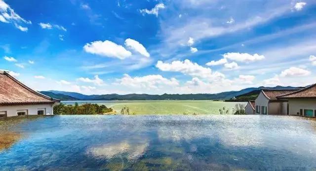 10家遺世獨(dú)立的湖畔民宿，感受盛夏的一股清涼