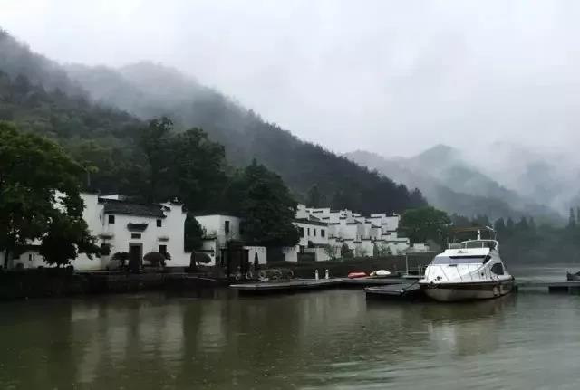 10家遺世獨(dú)立的湖畔民宿，感受盛夏的一股清涼