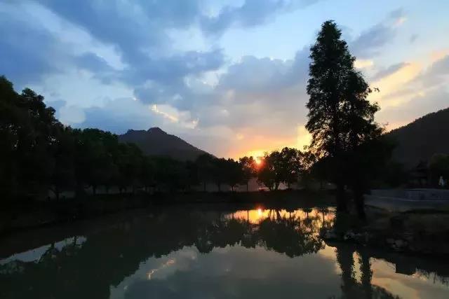 10家遺世獨(dú)立的湖畔民宿，感受盛夏的一股清涼