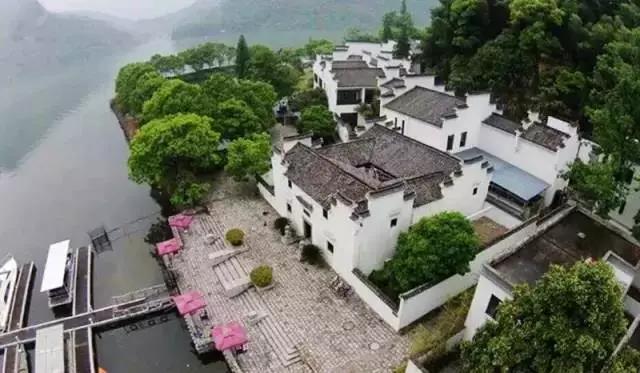 10家遺世獨(dú)立的湖畔民宿，感受盛夏的一股清涼