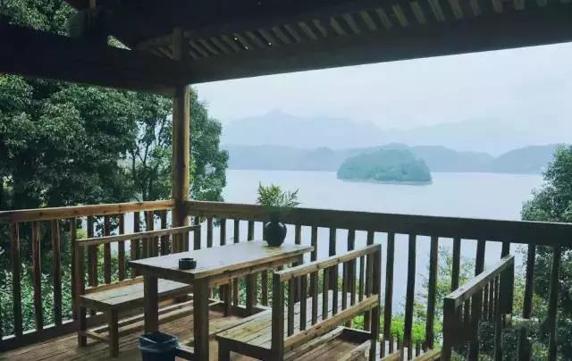 10家遺世獨(dú)立的湖畔民宿，感受盛夏的一股清涼