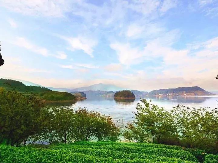 10家遺世獨(dú)立的湖畔民宿，感受盛夏的一股清涼