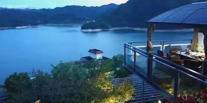 10家遺世獨(dú)立的湖畔民宿，感受盛夏的一股清涼
