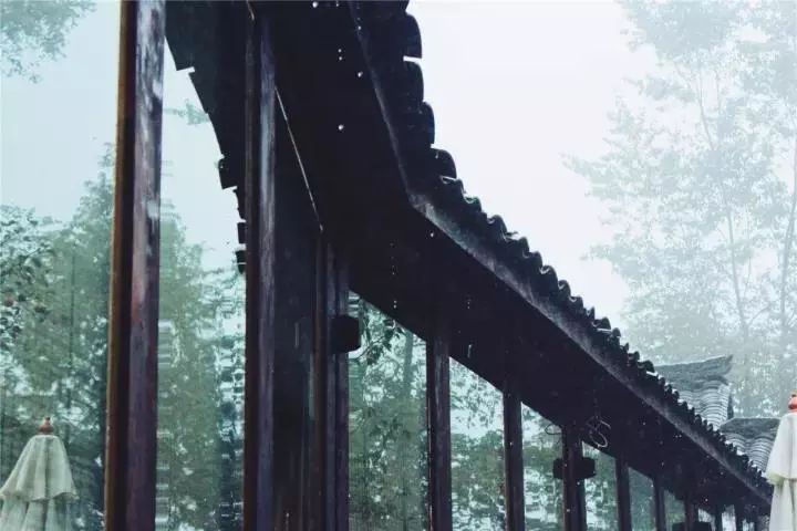 路之青城，在應(yīng)該努力的年紀(jì)留下精彩的痕跡！