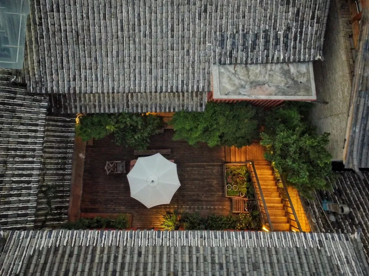 麗江束河無爾，在這里帶著夢想開花棲居