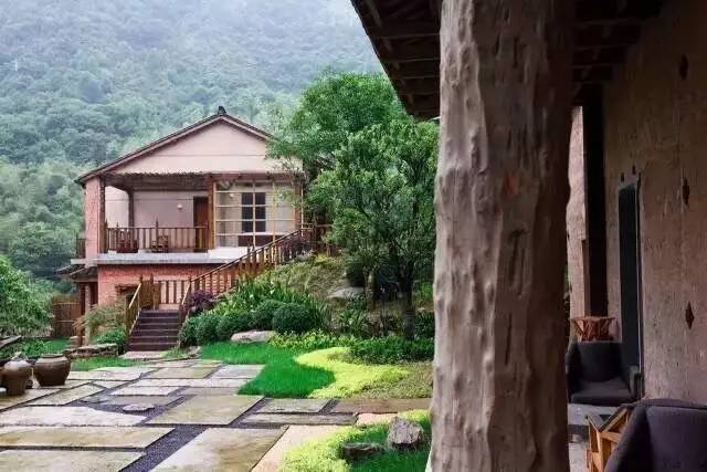 靜廬瀾柵，青山綿綿溪水潺潺