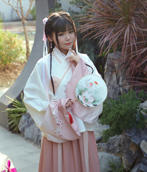 改良交領(lǐng)齊腰曲裾，漸變印花襦裙日常漢服