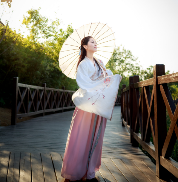 襦裙齊胸古裝漢服，給你帶來優(yōu)雅的美