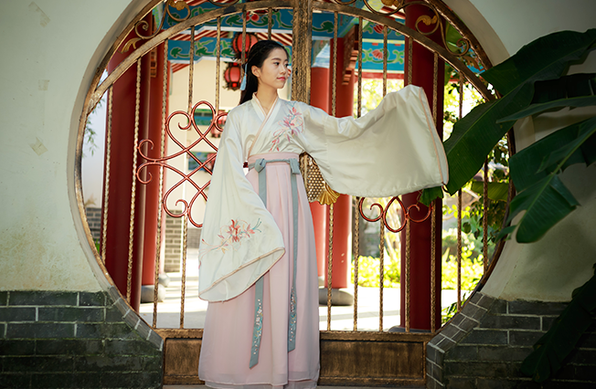襦裙齊胸古裝漢服，給你帶來優(yōu)雅的美