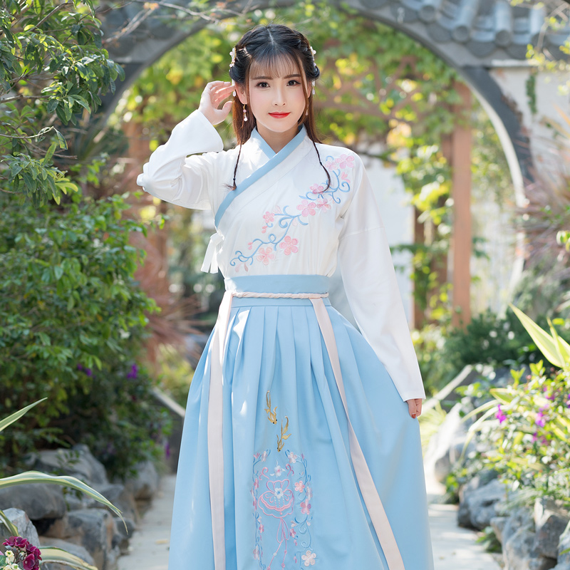 藍白古裝繡花漢服，改良漢服斜交齊腰襦裙