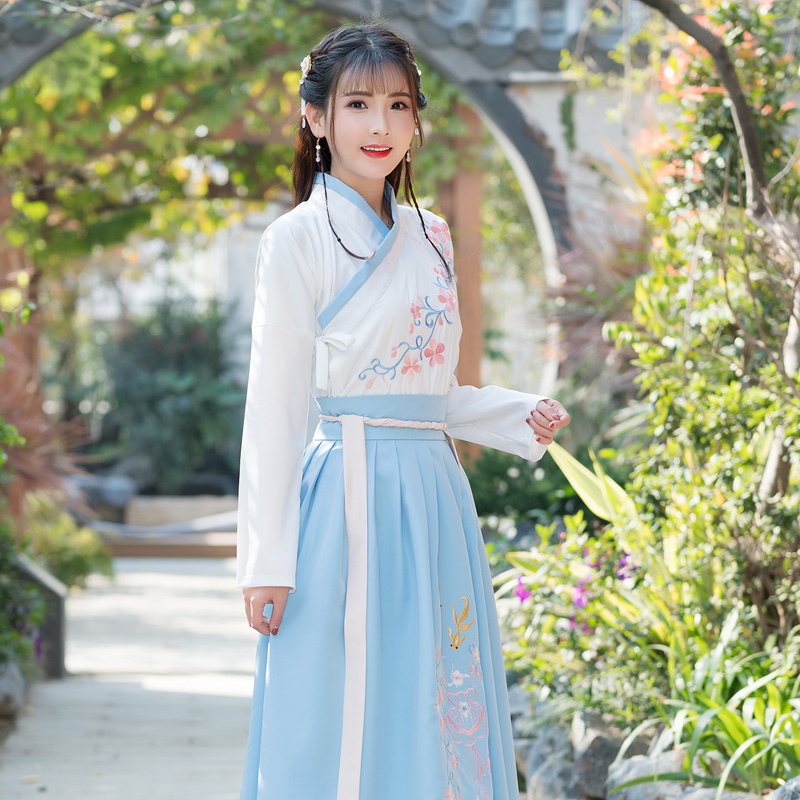藍白古裝繡花漢服，改良漢服斜交齊腰襦裙