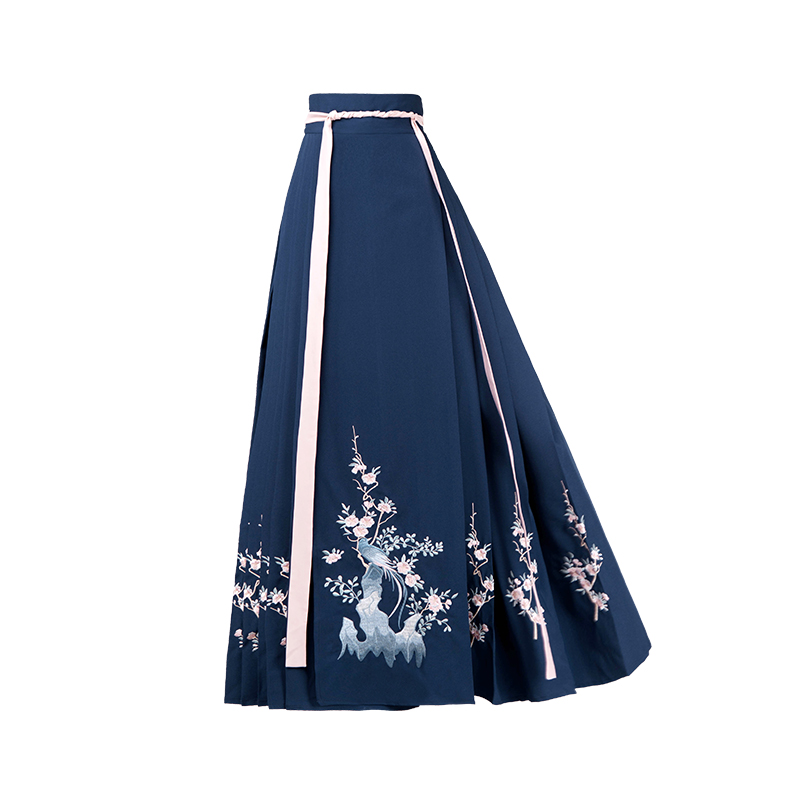 寒梅山石靈鳥繡花漢服，藏藍(lán)色傳統(tǒng)漢服