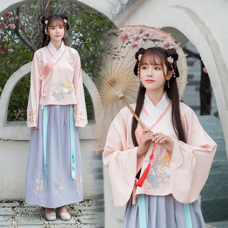 玉兔圖案傳統(tǒng)漢服，改良交領(lǐng)襖裙襦裙?jié)h服