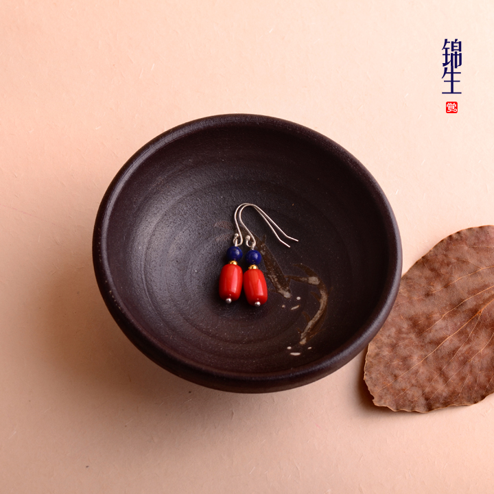 珊瑚青金石配飾銀耳環(huán)，別具風(fēng)格耳環(huán)