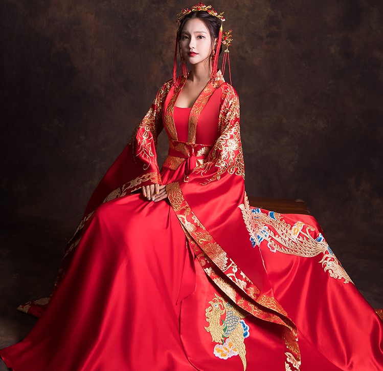 漢服新娘結(jié)婚禮服，奢華大氣中式禮服