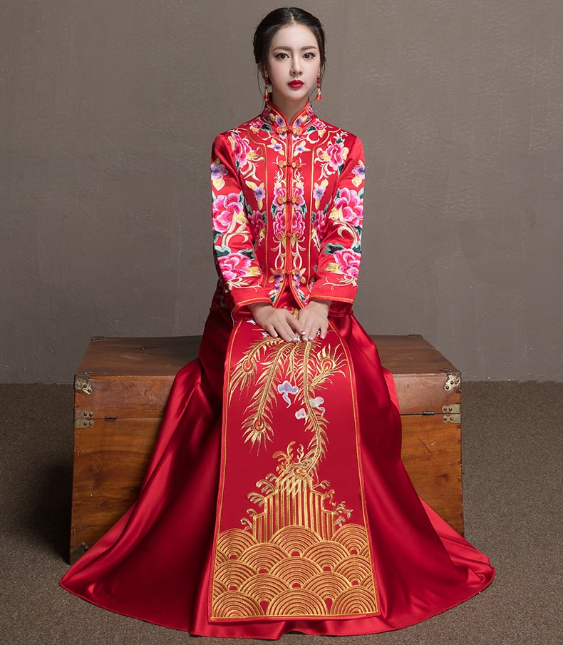 牡丹花新娘結(jié)婚禮服，金風(fēng)裙擺中式禮服