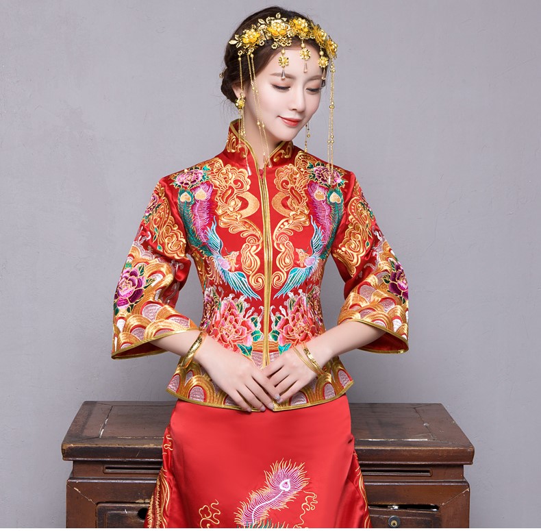 金絲繡花中式禮服，中國(guó)風(fēng)新娘禮服