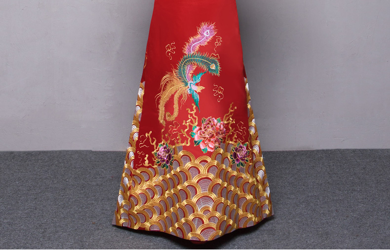 金絲繡花中式禮服，中國(guó)風(fēng)新娘禮服