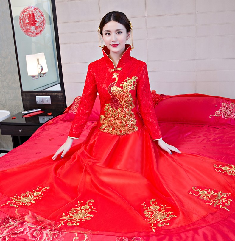 孔雀亮片繡花中式禮服，唯美新娘結(jié)婚禮服