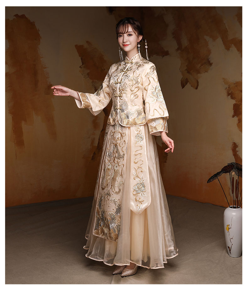 淡黃色中國(guó)風(fēng)中式禮服，新娘結(jié)婚禮服