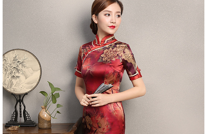 紅色復(fù)古風(fēng)情旗袍，短袖印花旗袍裙