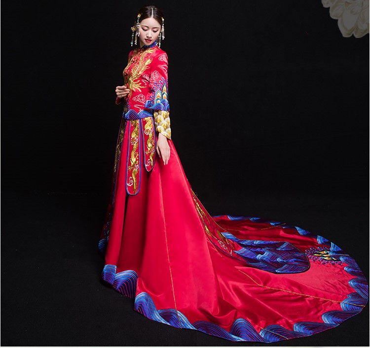 復(fù)古典雅中國(guó)風(fēng)新娘禮服，奢華拖尾中式禮服