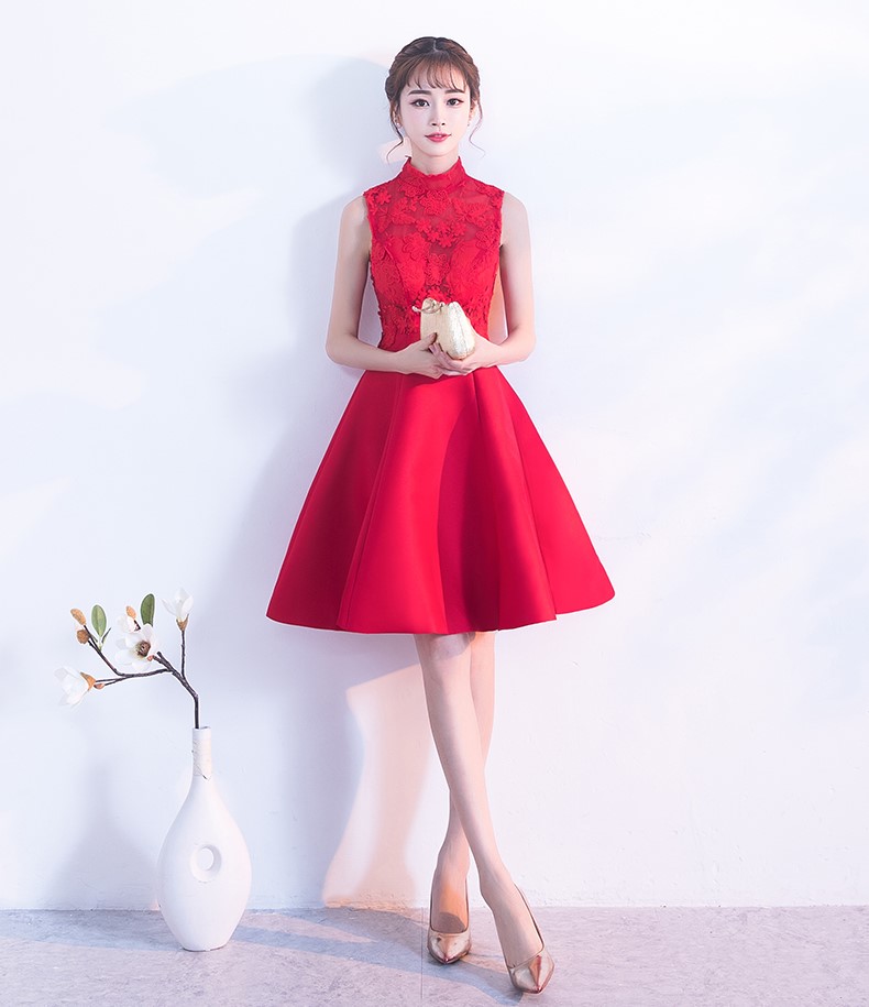 時(shí)尚無(wú)袖中式禮服，蕾絲繡花短款晚禮服