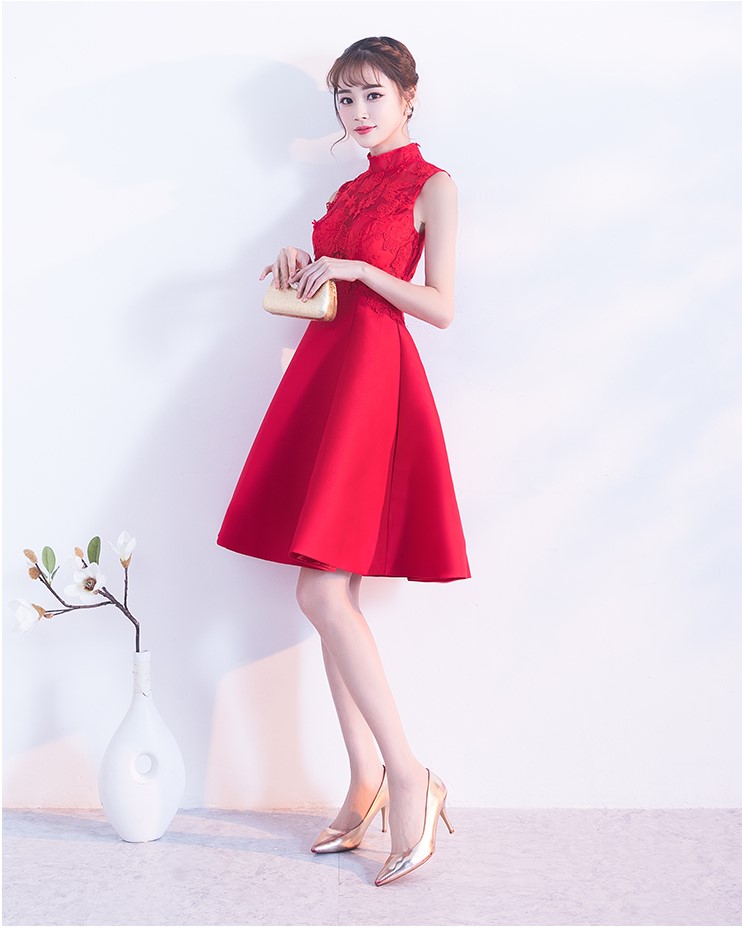 時(shí)尚無(wú)袖中式禮服，蕾絲繡花短款晚禮服