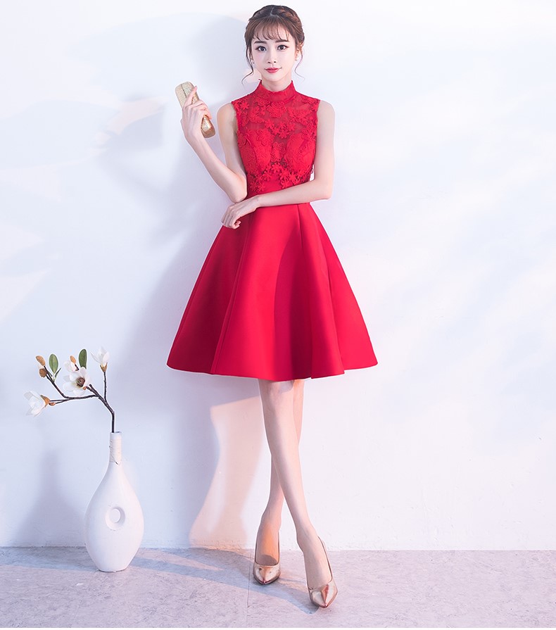 時(shí)尚無(wú)袖中式禮服，蕾絲繡花短款晚禮服