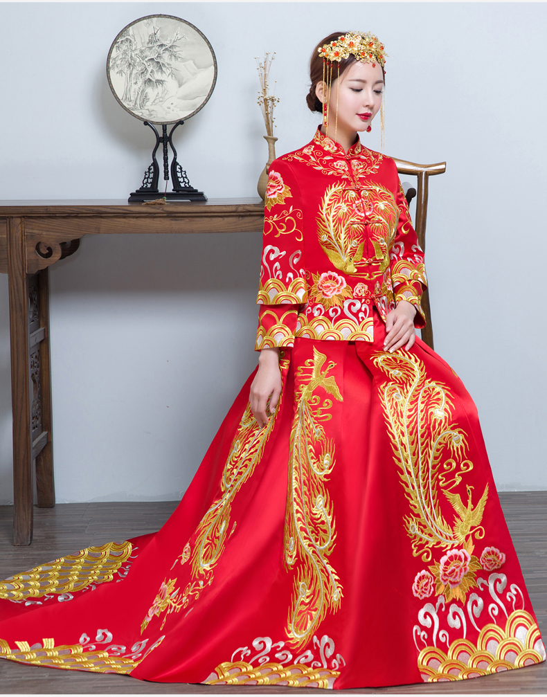 時(shí)尚中國(guó)風(fēng)拖尾中式禮服，金線刺繡新娘禮服