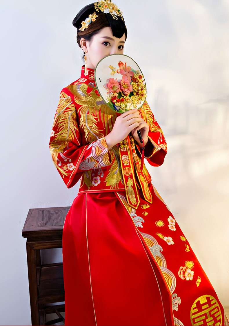 傳統(tǒng)中式禮服，紅色結(jié)婚新娘禮服