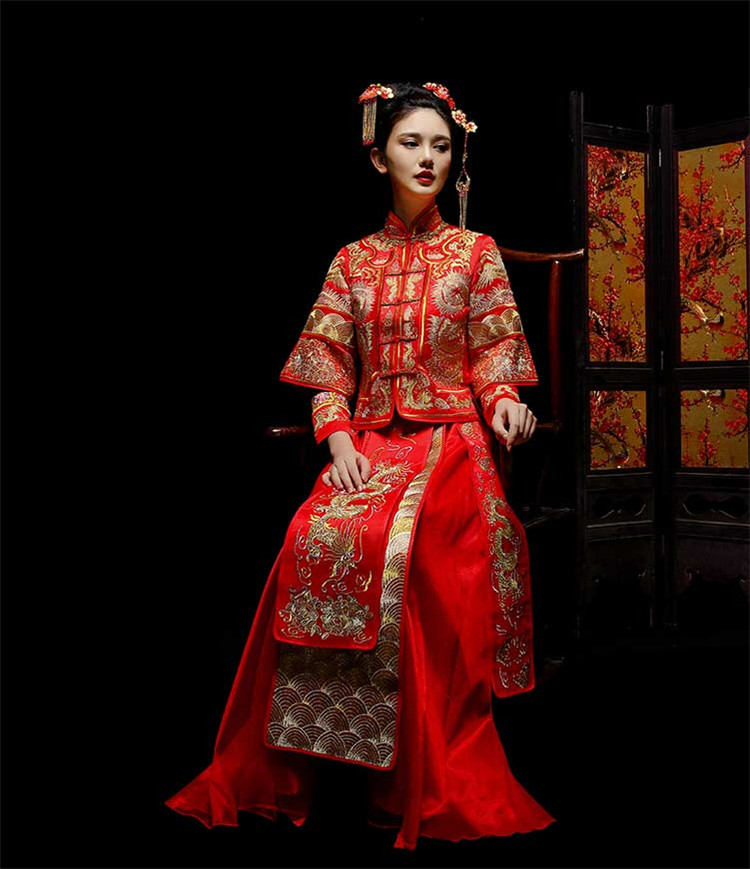 新娘中式紅裝禮服，龍鳳繡花唐裝