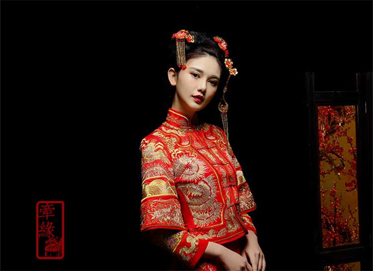 新娘中式紅裝禮服，龍鳳繡花唐裝