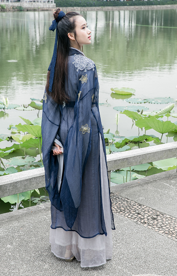 中國風(fēng)大袖衫漢元素漢服古裝美女圖片