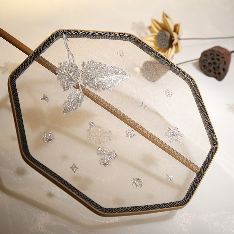 古典白色雪花團扇，中國風繡花宮扇扇子