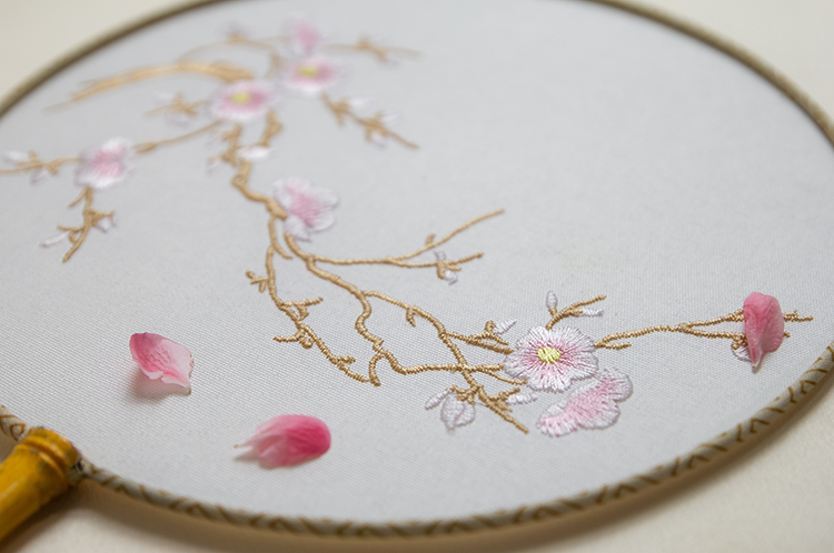 清新桃花刺繡團(tuán)扇，粉色韻味繡花宮扇工藝扇子