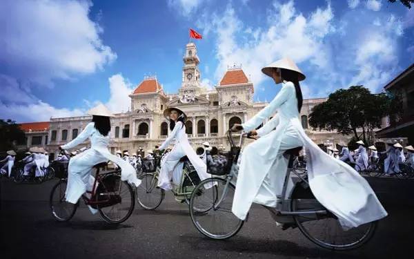 十條最適合自駕出游的中國風(fēng)景公路，一路美景