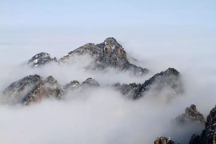 雪后黃山風(fēng)景宛如人間仙境，舞一曲雪中霓裳羽