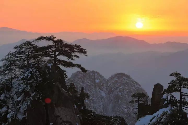 雪后黃山風(fēng)景宛如人間仙境，舞一曲雪中霓裳羽