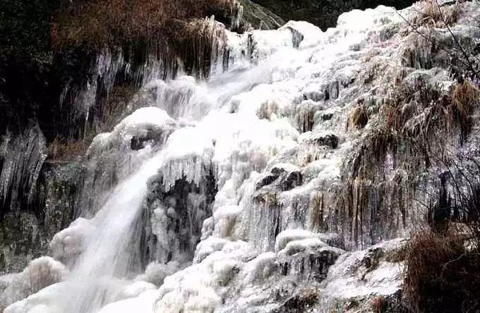 雪后黃山風景宛如人間仙境，舞一曲雪中霓裳羽