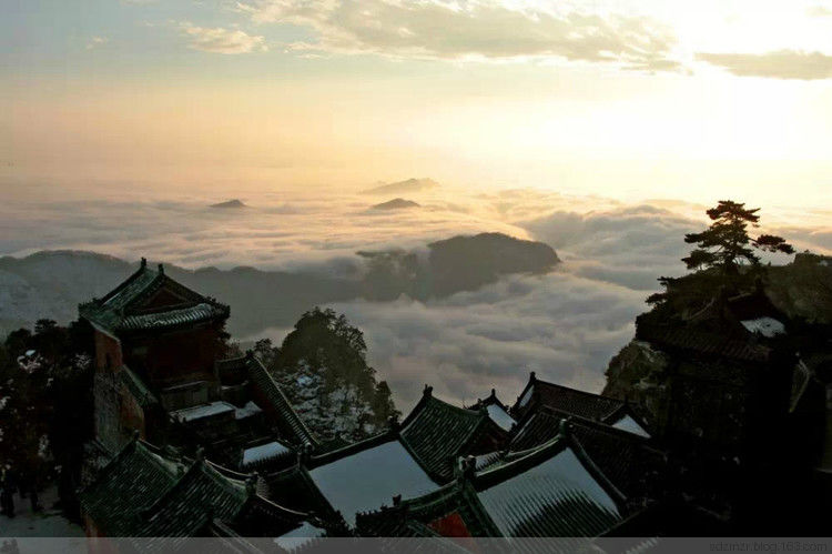 武當(dāng)山千里冰封萬(wàn)里雪飄