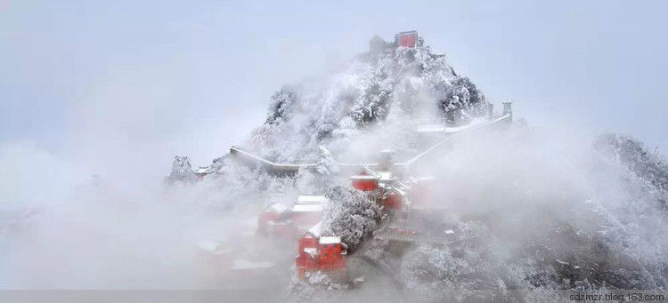 武當(dāng)山千里冰封萬(wàn)里雪飄
