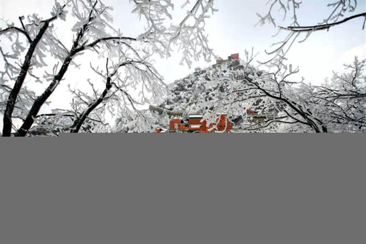武當(dāng)山千里冰封萬(wàn)里雪飄