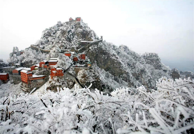 武當(dāng)山千里冰封萬里雪飄