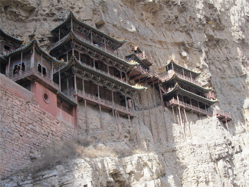 懸空寺半天高，三根馬尾空中吊