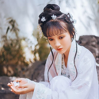 優(yōu)雅庭院女生頭像，唯美古風(fēng)真人頭像
