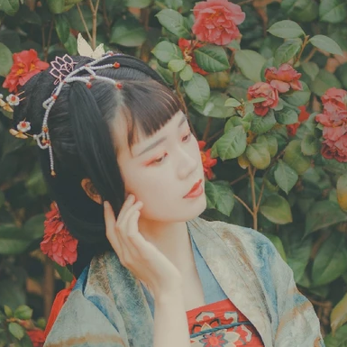 山茶花開女生頭像，唯美古風(fēng)真人頭像