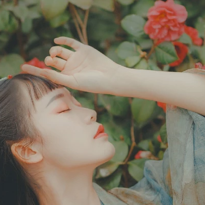 山茶花開女生頭像，唯美古風(fēng)真人頭像