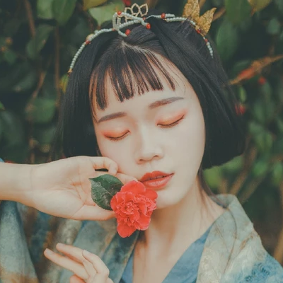 山茶花開女生頭像，唯美古風(fēng)真人頭像